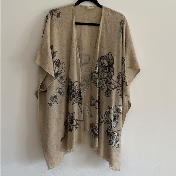 petanu Sweaters - Light weight sweater shrug